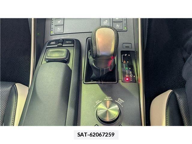 Lexus IS 2016-07 7786470-24