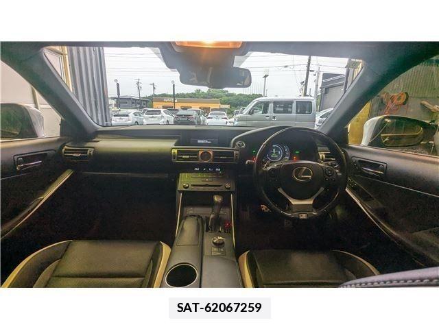 Lexus IS 2016-07 7786470-2