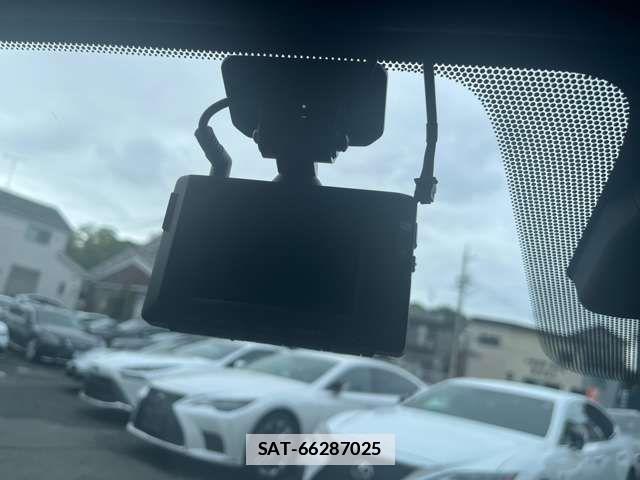 Lexus IS 2021-10 7786480-4