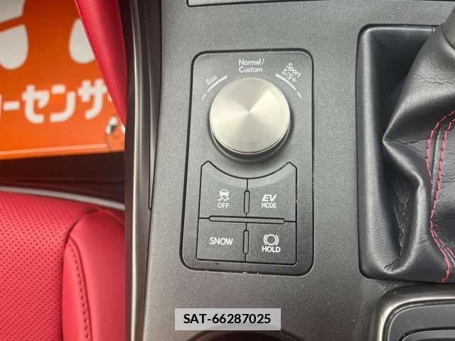 Lexus IS 2021-10 7786480-11