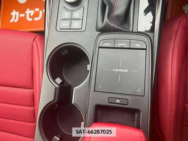 Lexus IS 2021-10 7786480-13