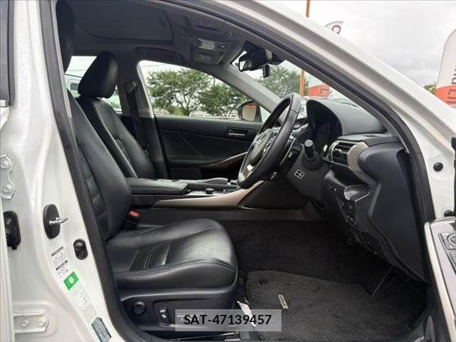 Lexus IS 2013-11 7877340-15