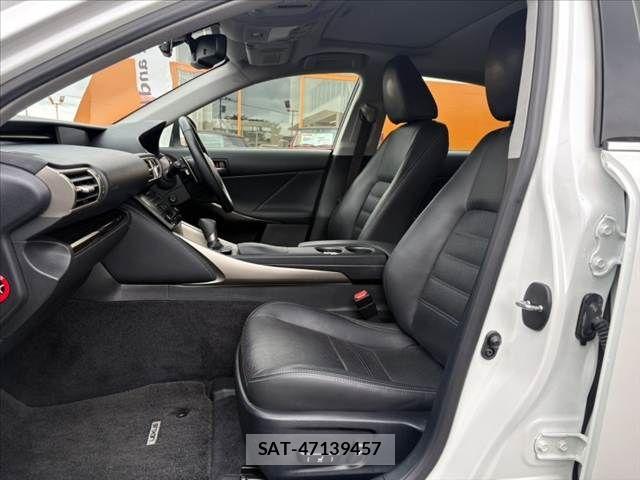 Lexus IS 2013-11 7877340-16