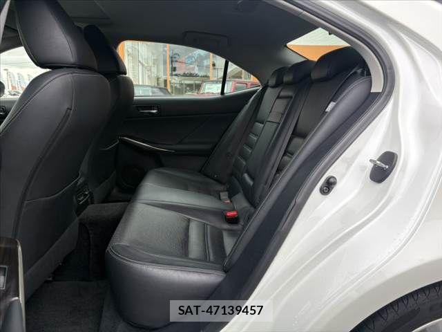 Lexus IS 2013-11 7877340-18