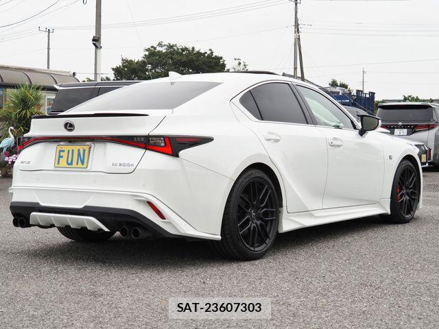 Lexus IS 2020-12 7877337-4