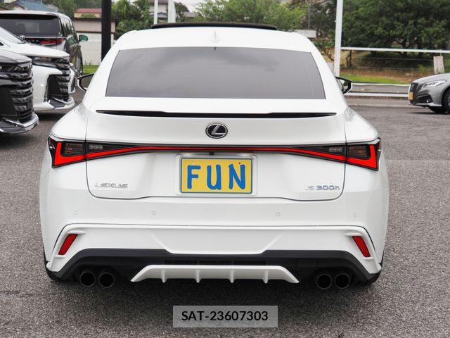 Lexus IS 2020-12 7877337-6