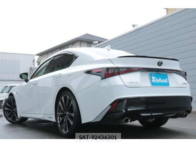 Lexus IS 2022-09 7877336-15