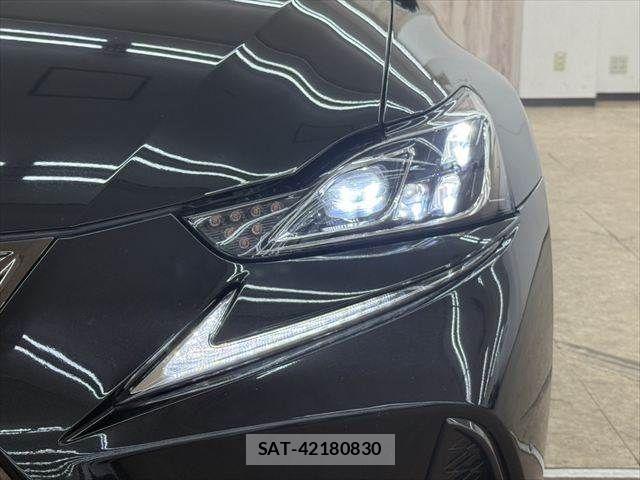 Lexus IS 2017-02 7877338-10