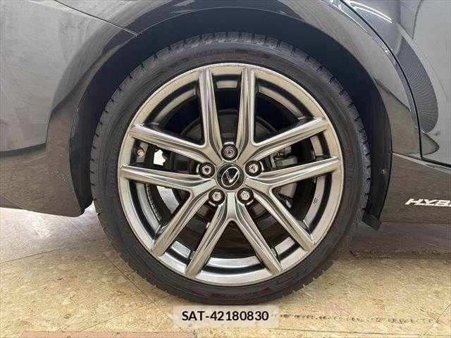 Lexus IS 2017-02 7877338-11