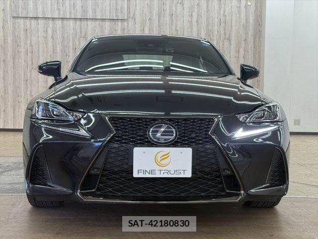 Lexus IS 2017-02 7877338-12