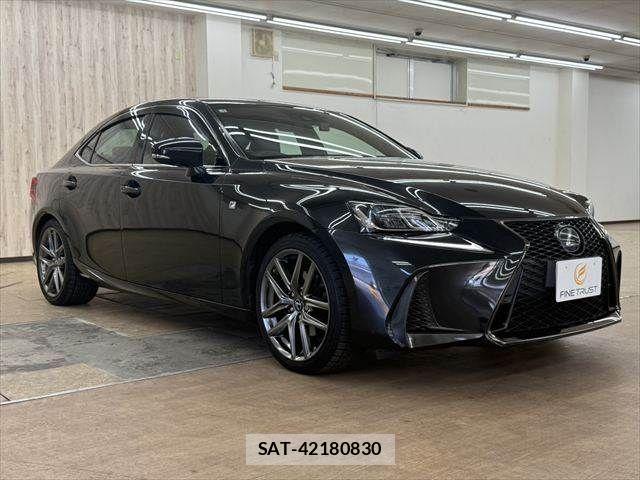 Lexus IS 2017-02 7877338-13