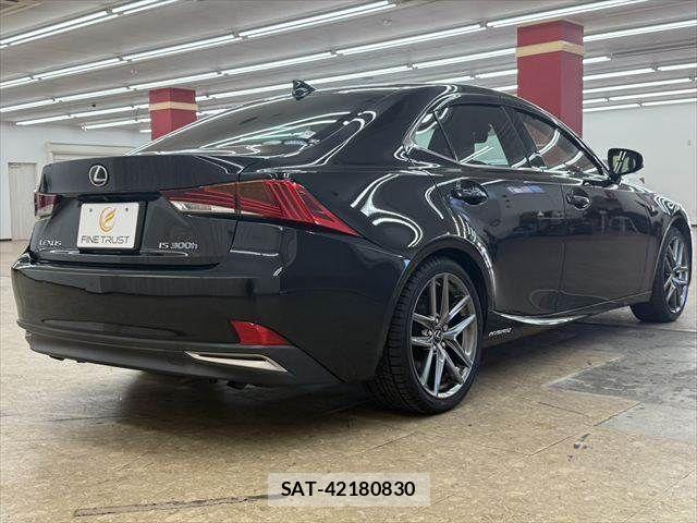 Lexus IS 2017-02 7877338-15