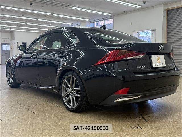 Lexus IS 2017-02 7877338-17