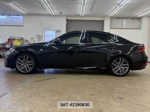 Lexus IS 2017-02 7877338-18