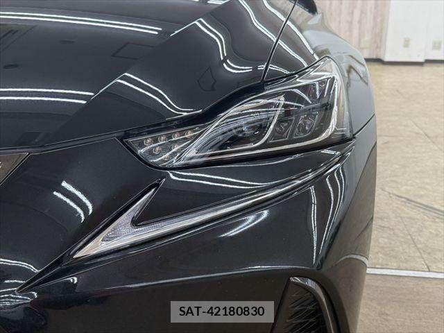 Lexus IS 2017-02 7877338-19