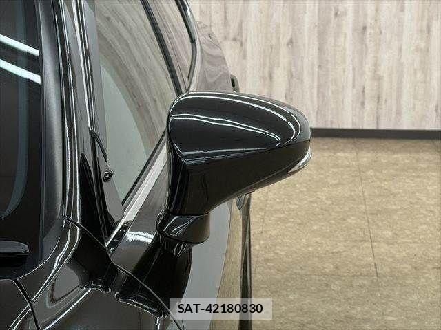 Lexus IS 2017-02 7877338-21