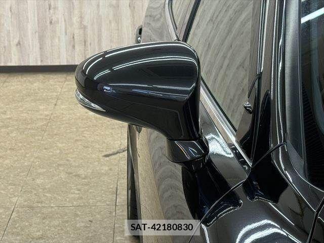 Lexus IS 2017-02 7877338-22