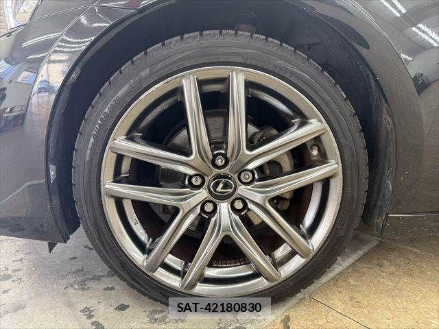 Lexus IS 2017-02 7877338-23