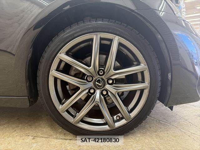 Lexus IS 2017-02 7877338-24
