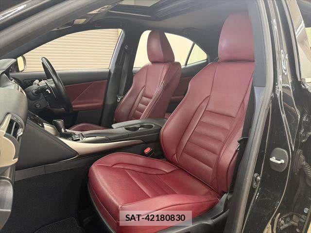 Lexus IS 2017-02 7877338-28