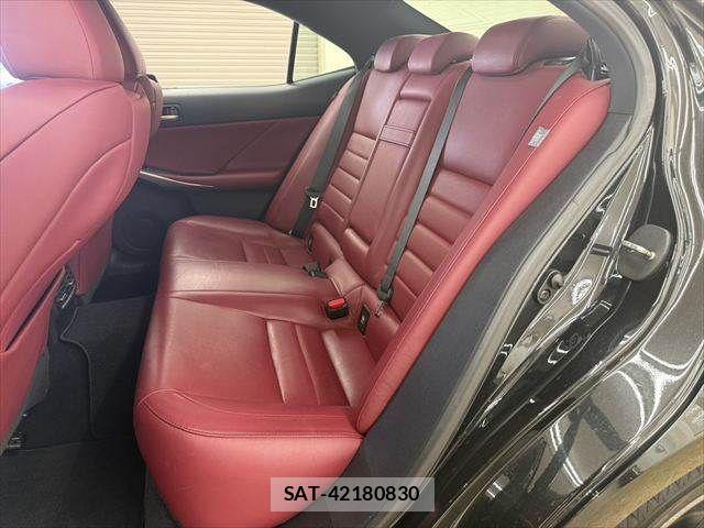 Lexus IS 2017-02 7877338-29