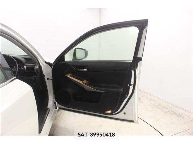 Lexus IS 2013-09 7877339-29