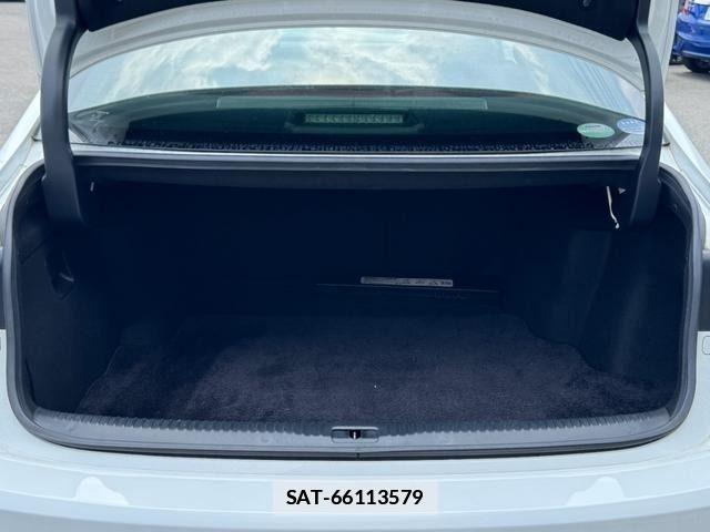 Lexus IS 2018-04 7902850-13