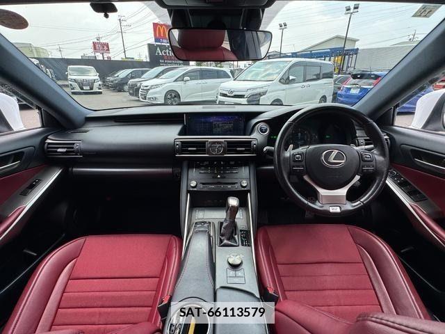 Lexus IS 2018-04 7902850-1