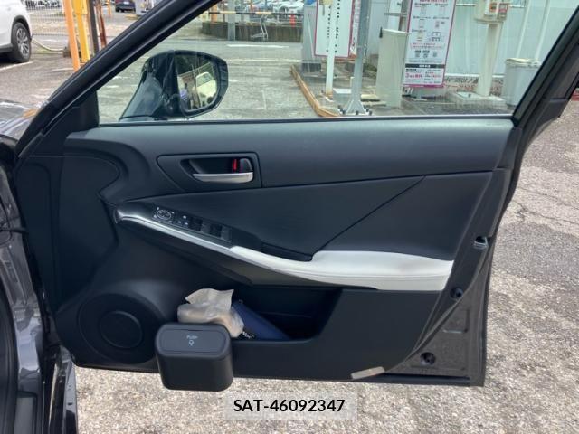 Lexus IS 2024-06 7902848-13
