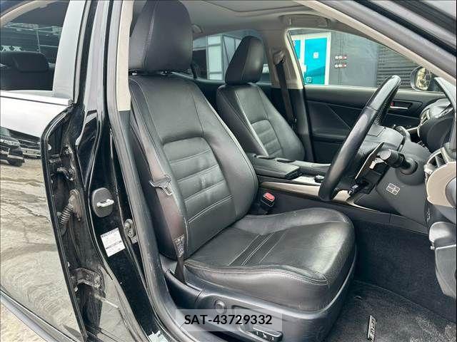 Lexus IS 2014-07 7902852-10