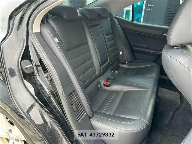 Lexus IS 2014-07 7902852-11