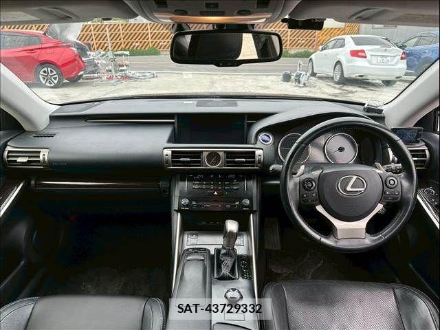 Lexus IS 2014-07 7902852-15
