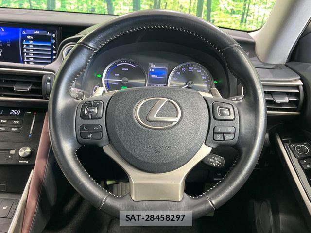 Lexus IS 2016-12 7962385-10