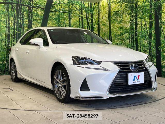 Lexus IS 2016-12 7962385-15