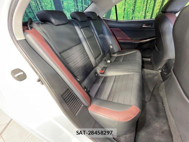 Lexus IS 2016-12 7962385-8