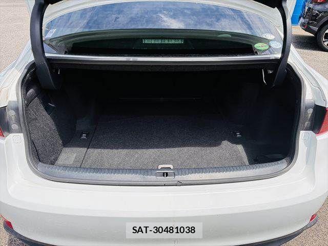 Lexus IS 2013-07 7962390-10