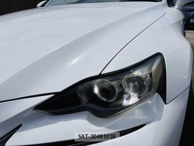 Lexus IS 2013-07 7962390-12