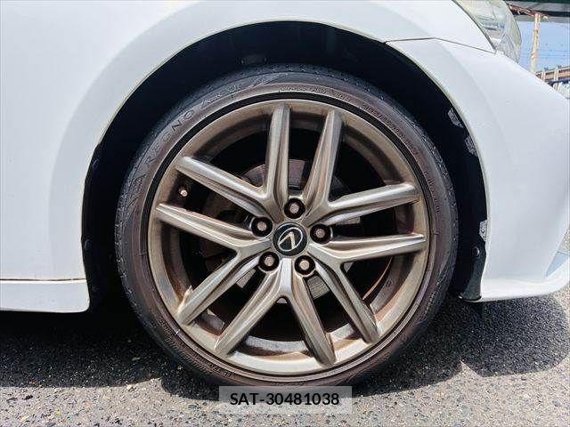 Lexus IS 2013-07 7962390-14