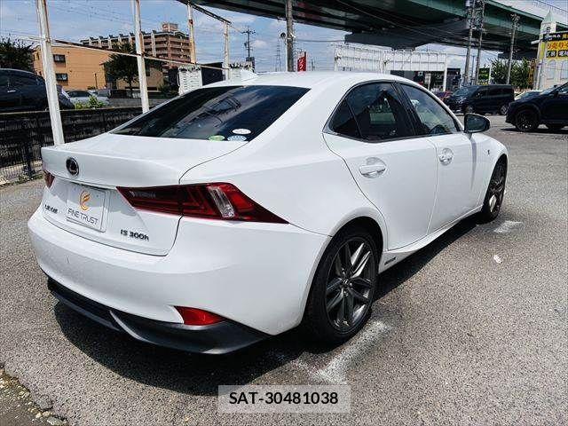 Lexus IS 2013-07 7962390-18
