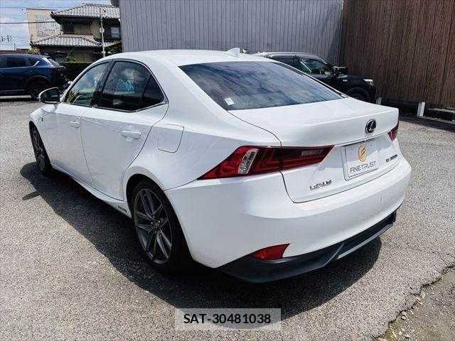Lexus IS 2013-07 7962390-20