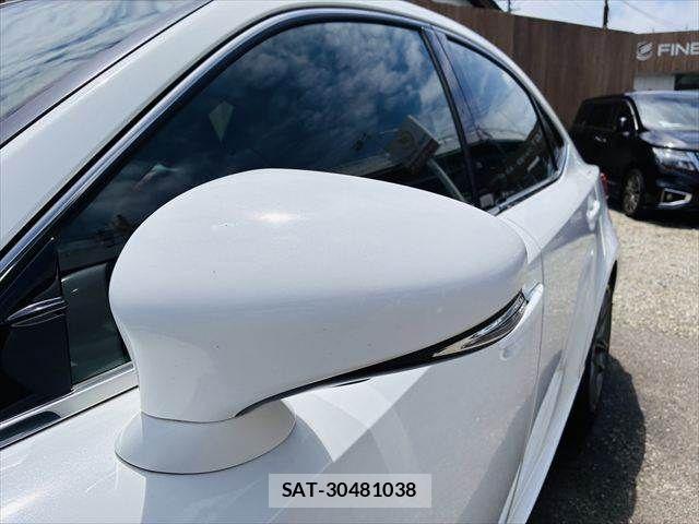 Lexus IS 2013-07 7962390-26