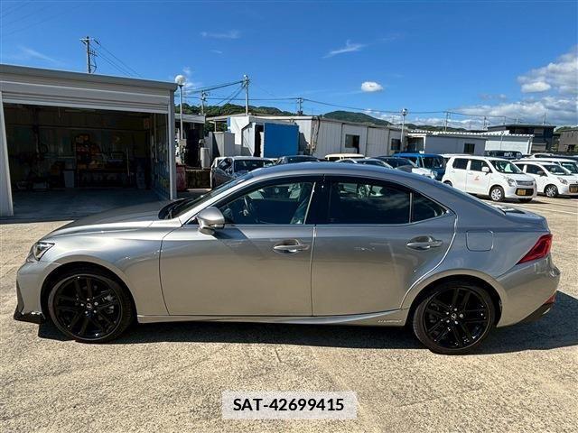 Lexus IS 2017-08 7979759-10