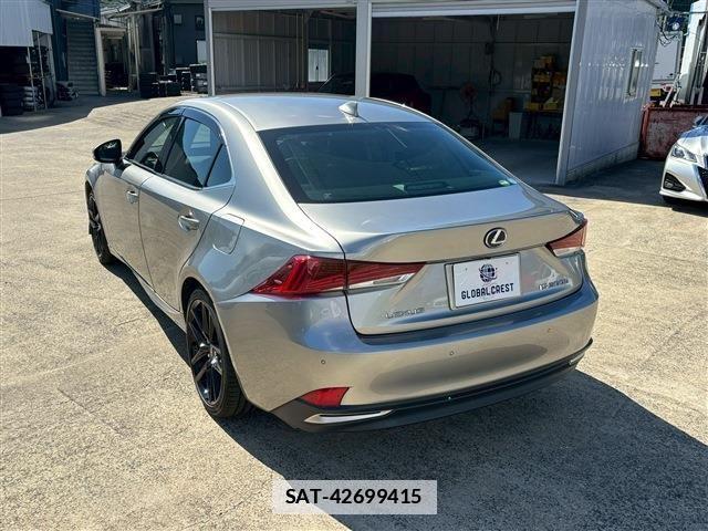 Lexus IS 2017-08 7979759-11