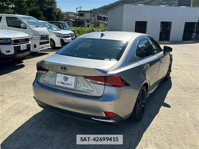 Lexus IS 2017-08 7979759-13