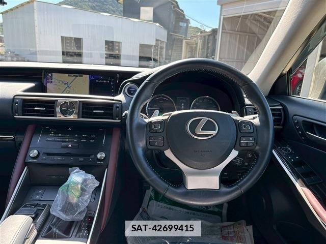 Lexus IS 2017-08 7979759-21