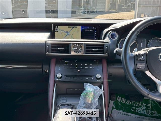 Lexus IS 2017-08 7979759-22