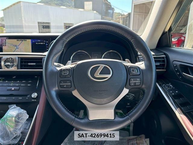 Lexus IS 2017-08 7979759-25