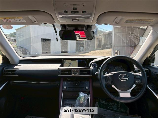 Lexus IS 2017-08 7979759-2