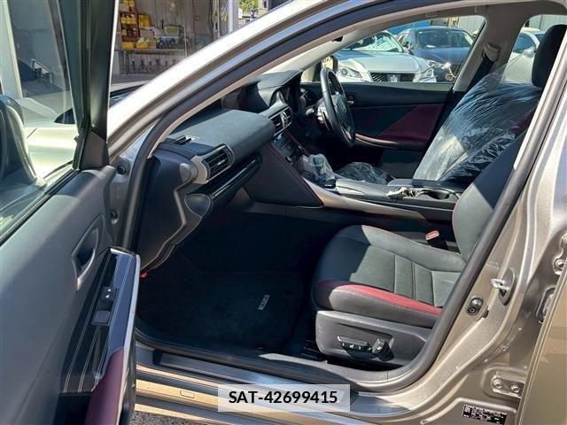 Lexus IS 2017-08 7979759-4