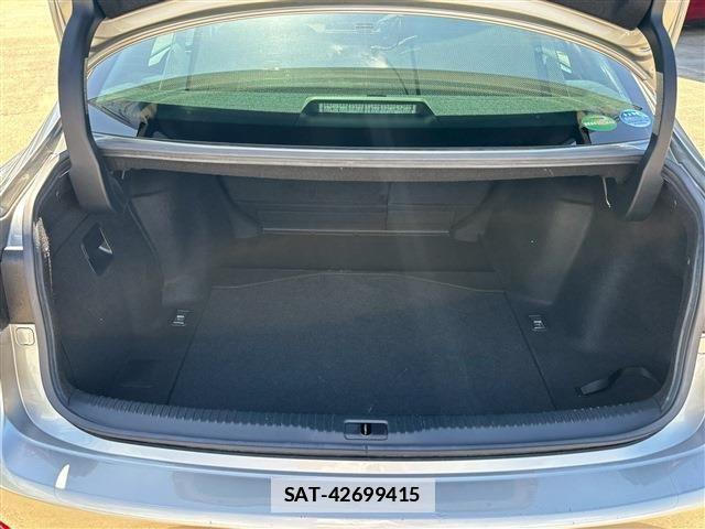 Lexus IS 2017-08 7979759-6